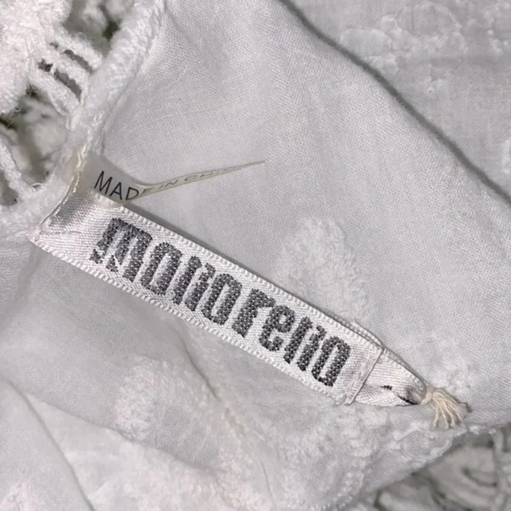 Monoreno white bogo fringe top size small